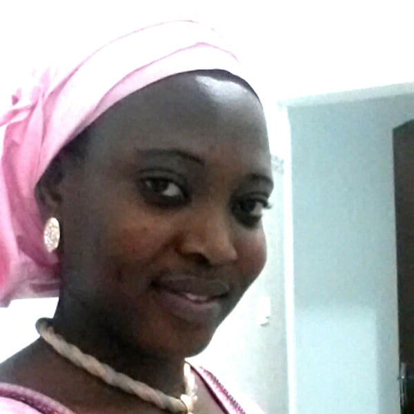 Témoignage de Ndeye Coumba, photo portrait en couleurs.